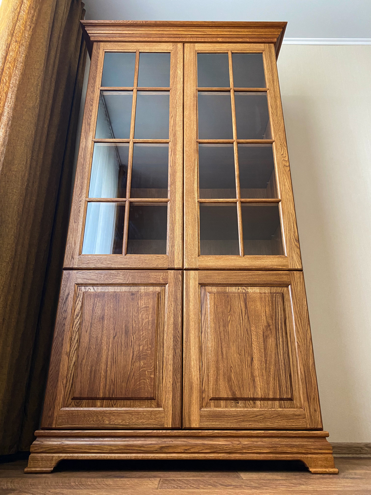 Книжный шкаф из дуба