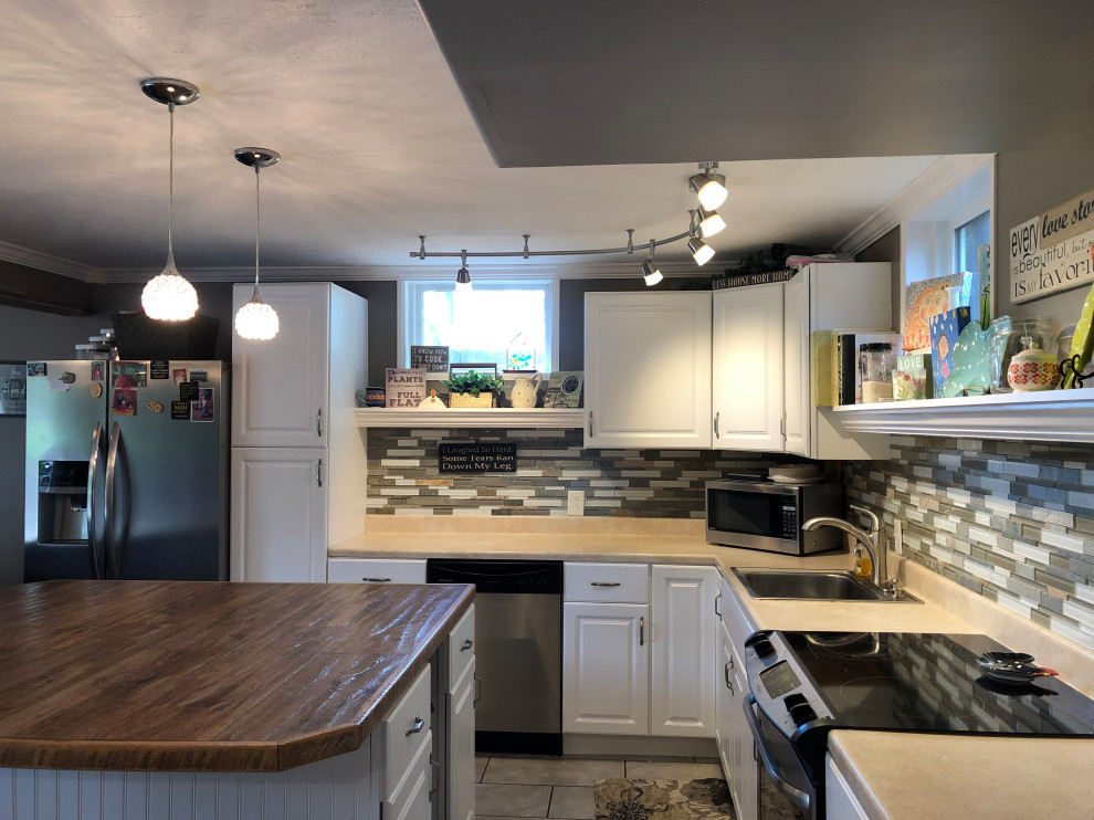 Transitional kitchen photo in Cincinnati