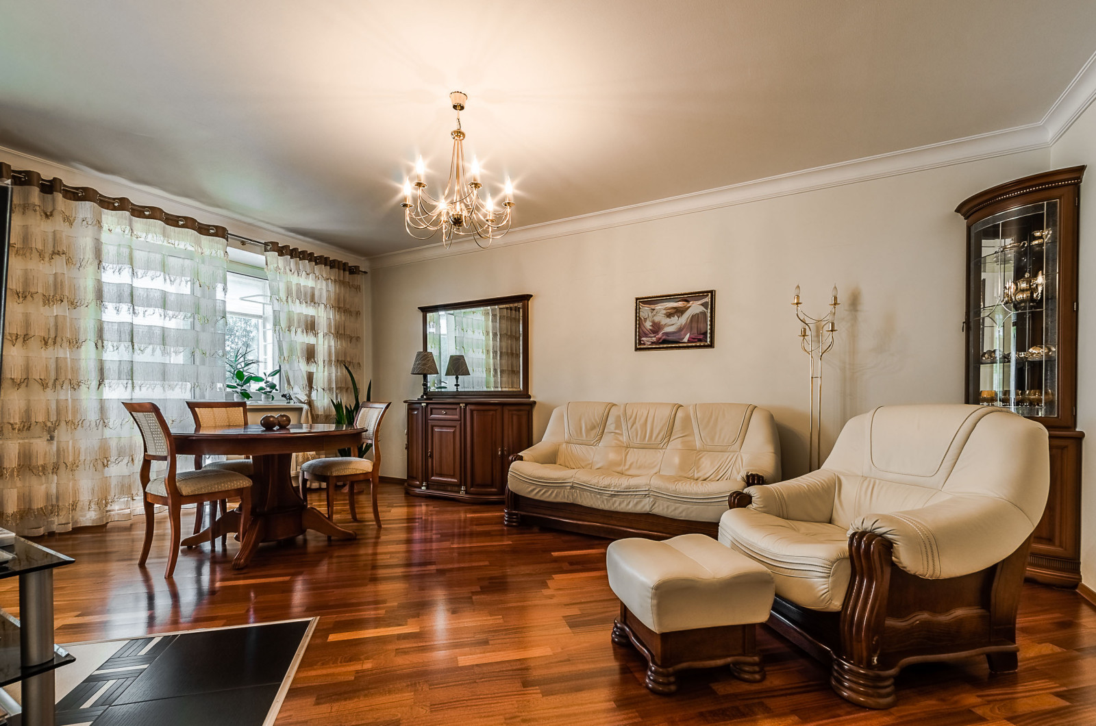 Двухкомнатная квартира в классическом стиле  и ароматом кофе.Съемка для продажи.