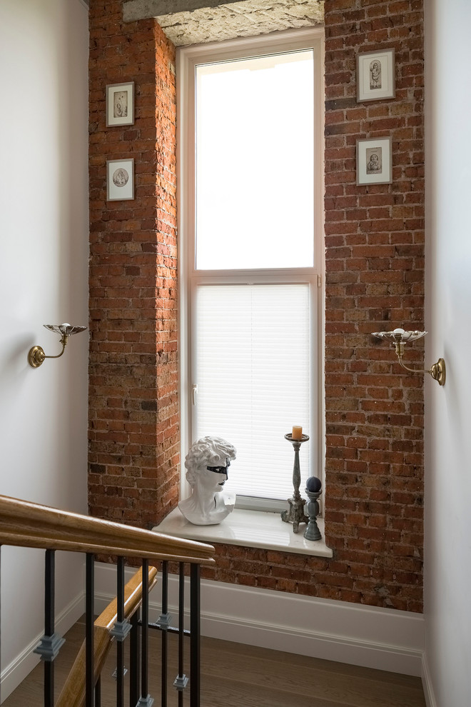 Стена на лестнице