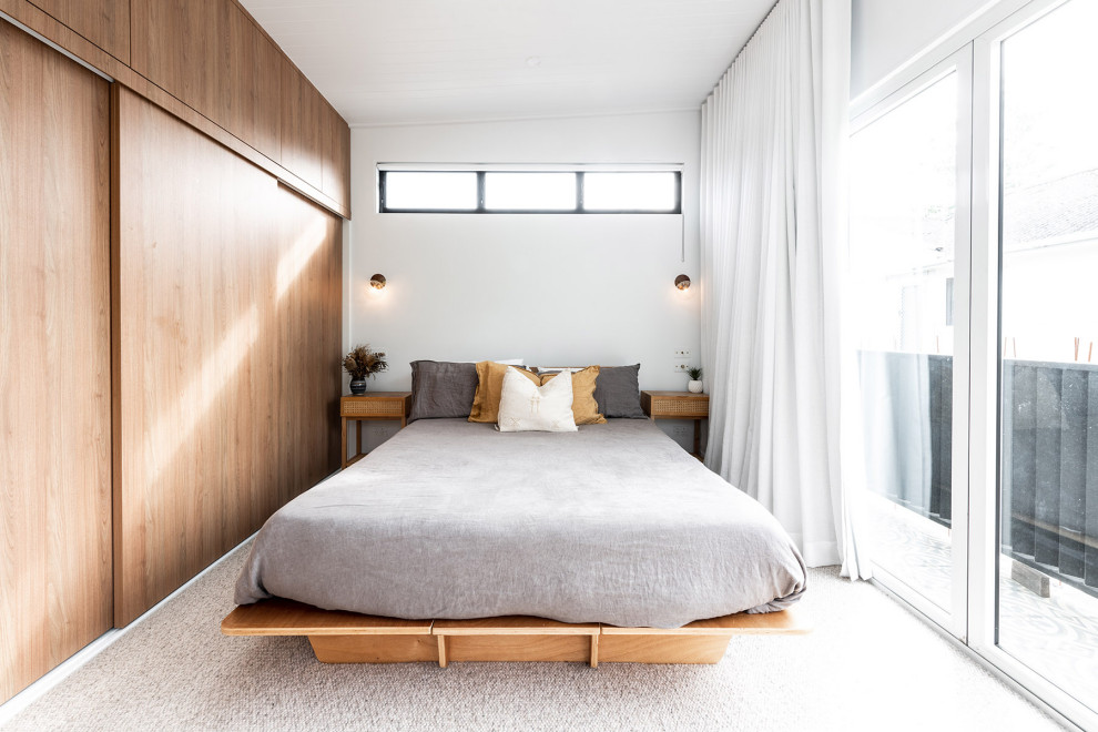 This is an example of a modern bedroom in Gold Coast - Tweed.