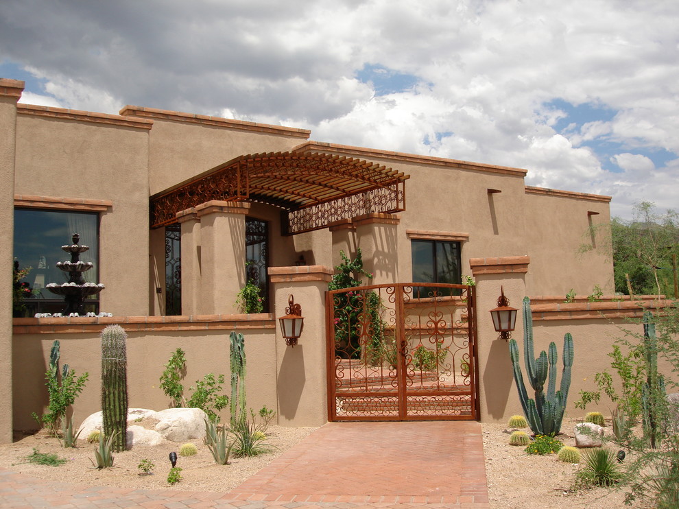 Photo of a large one-storey adobe beige house exterior in Phoenix with a flat roof.