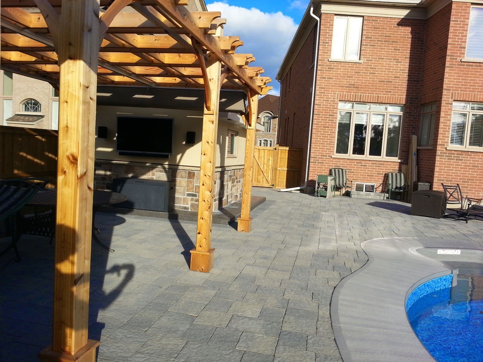 Home design - rustic home design idea in Toronto