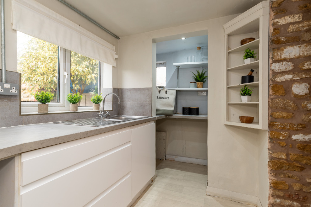 2 Post House - Stage to Sell