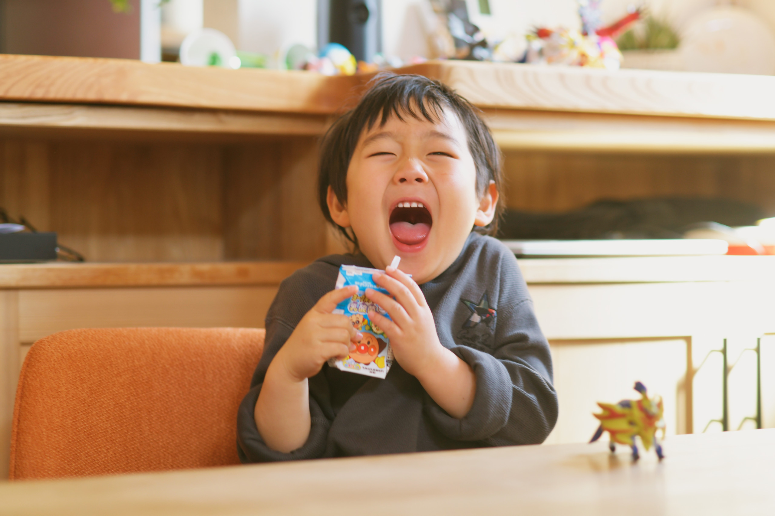 家族の笑顔輝く自然素材の家