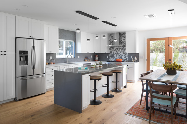 Contemporary New Construction fusion-kitchen