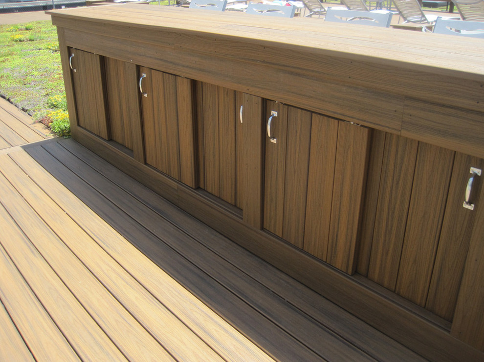 Example of a huge rooftop deck design in Chicago