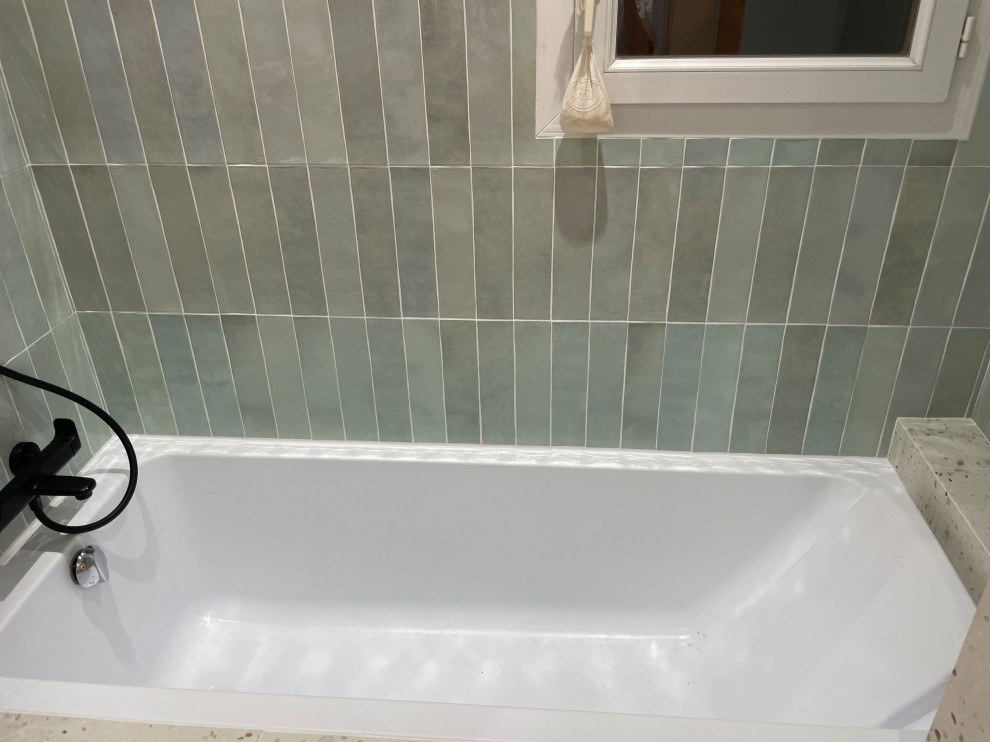 Rénovation de la salle de bain contemporaine avec touches scandinaves