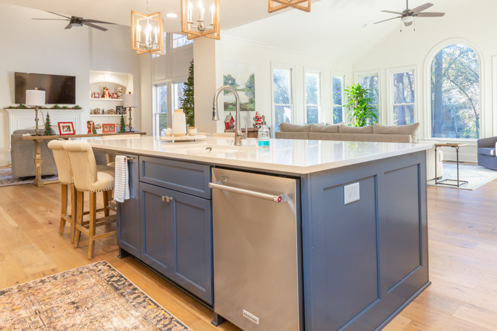 Transitional home design photo in Atlanta