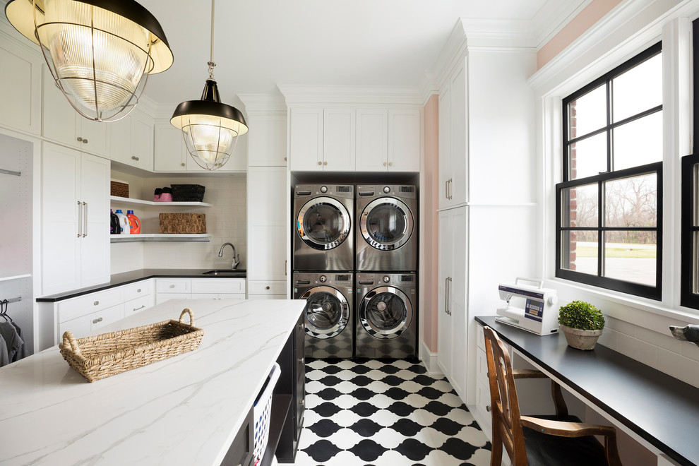 Example of a classic laundry room design in Minneapolis