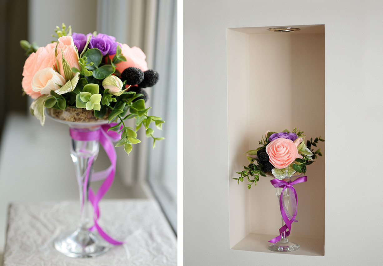 Цветочная композиция на стеклянной подставке