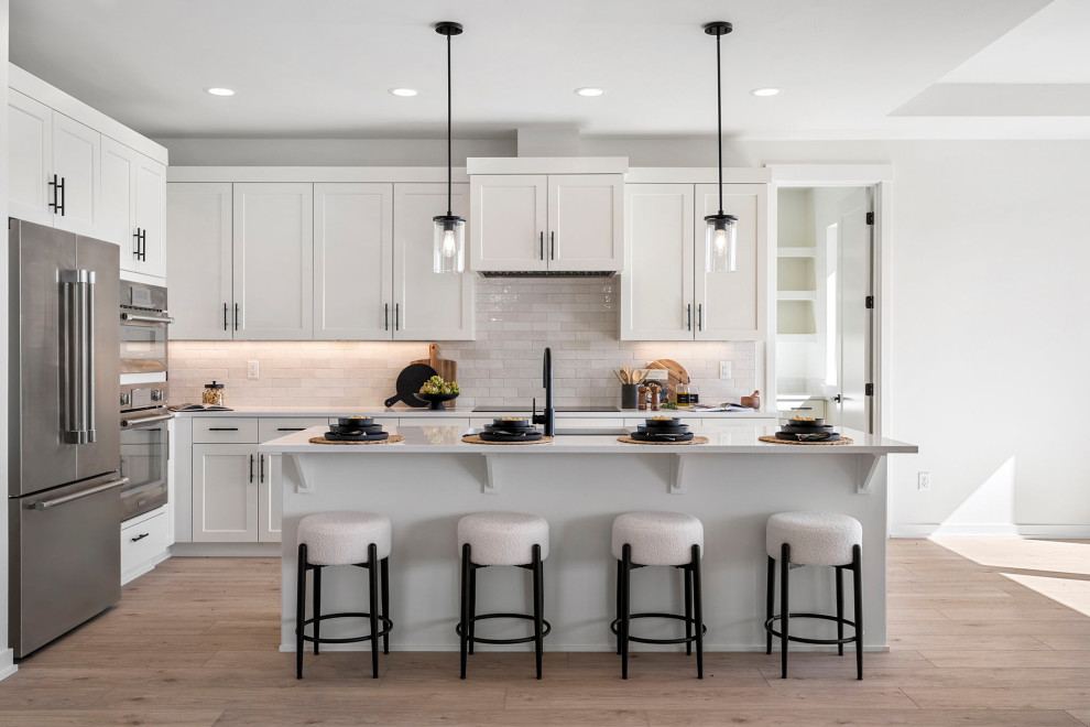Inspiration for a transitional l-shaped eat-in kitchen remodel with an island
