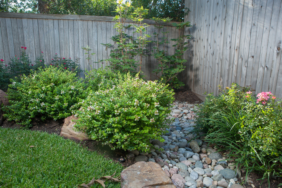 Photo of a small traditional backyard partial sun garden for summer in Dallas with a water feature and natural stone pavers.