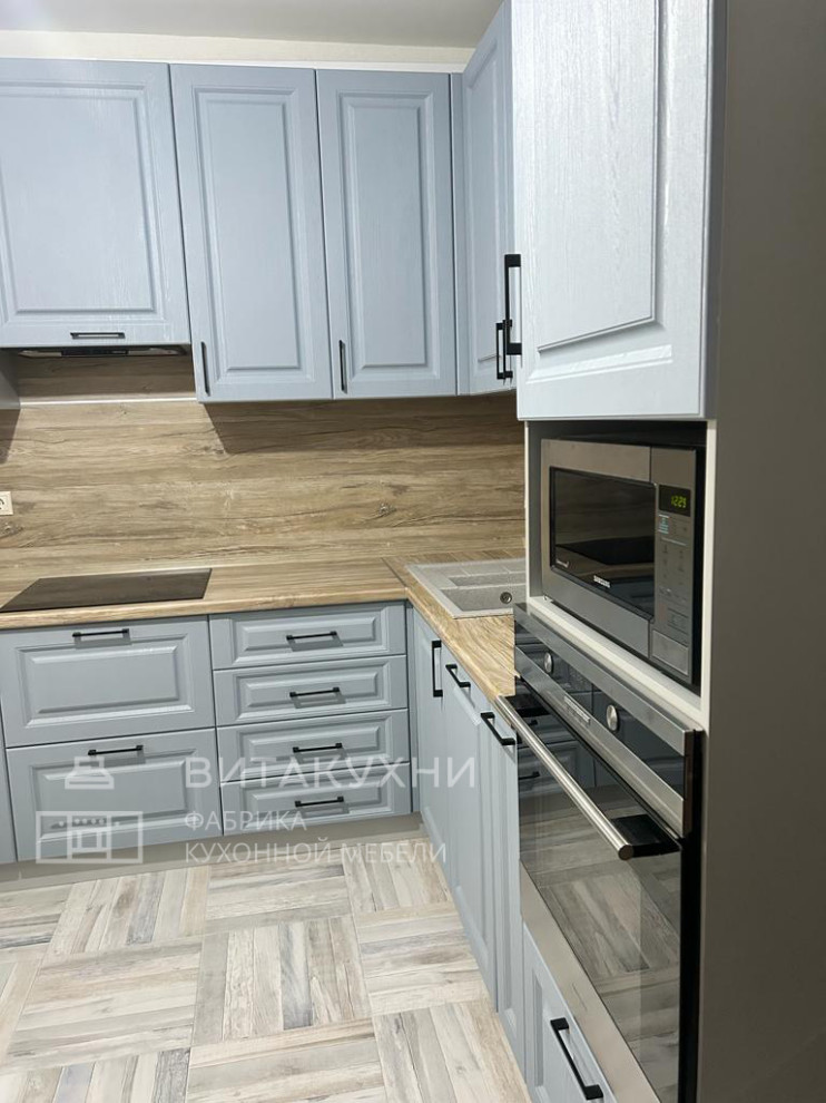 Классическая серая кухня