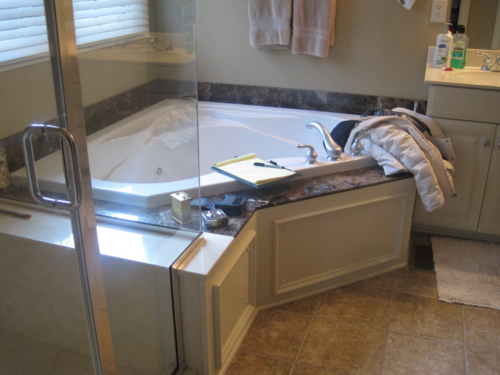 Bathroom - mid-sized master bathroom idea in Columbus