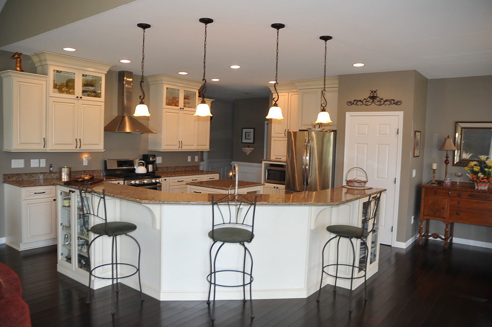 This is an example of a transitional kitchen in Detroit.