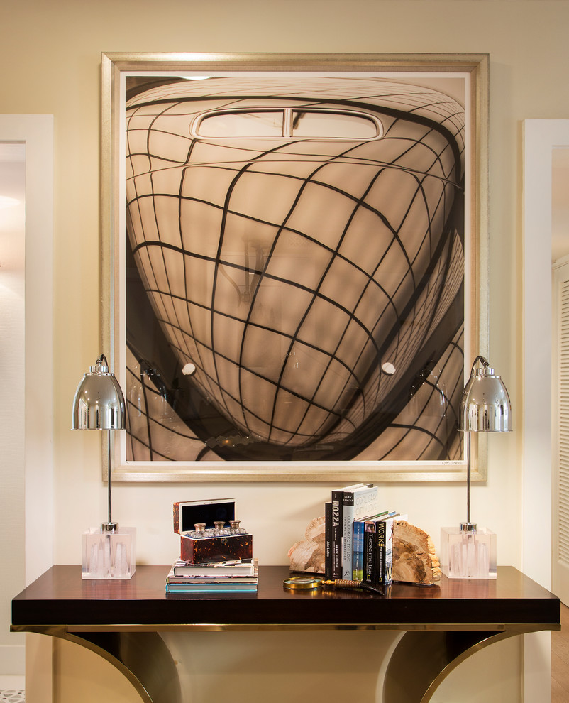 Example of a transitional hallway design in Los Angeles