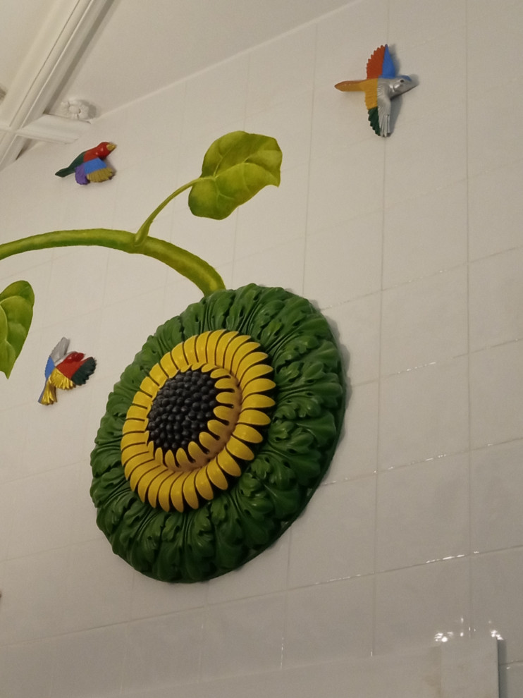 Рельефно-живописное панно в холле квартиры