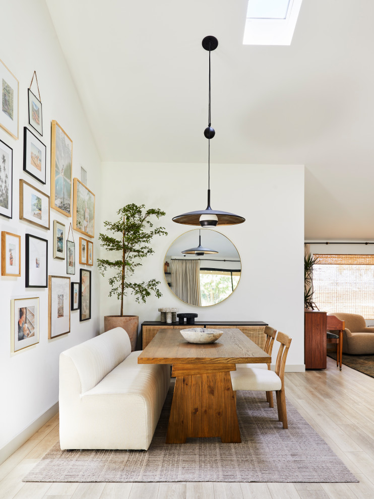 Inspiration for a mid-century modern dining room remodel in Las Vegas