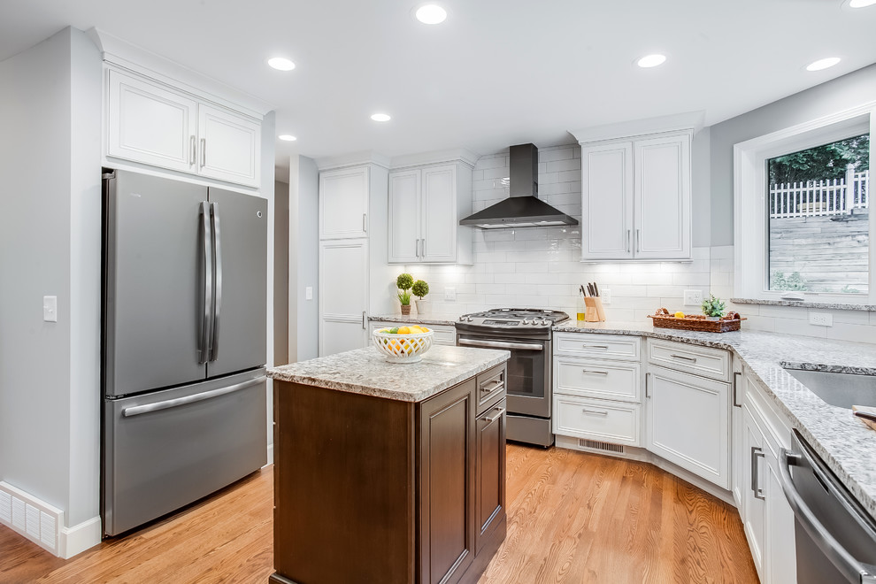 Kitchen - transitional kitchen idea