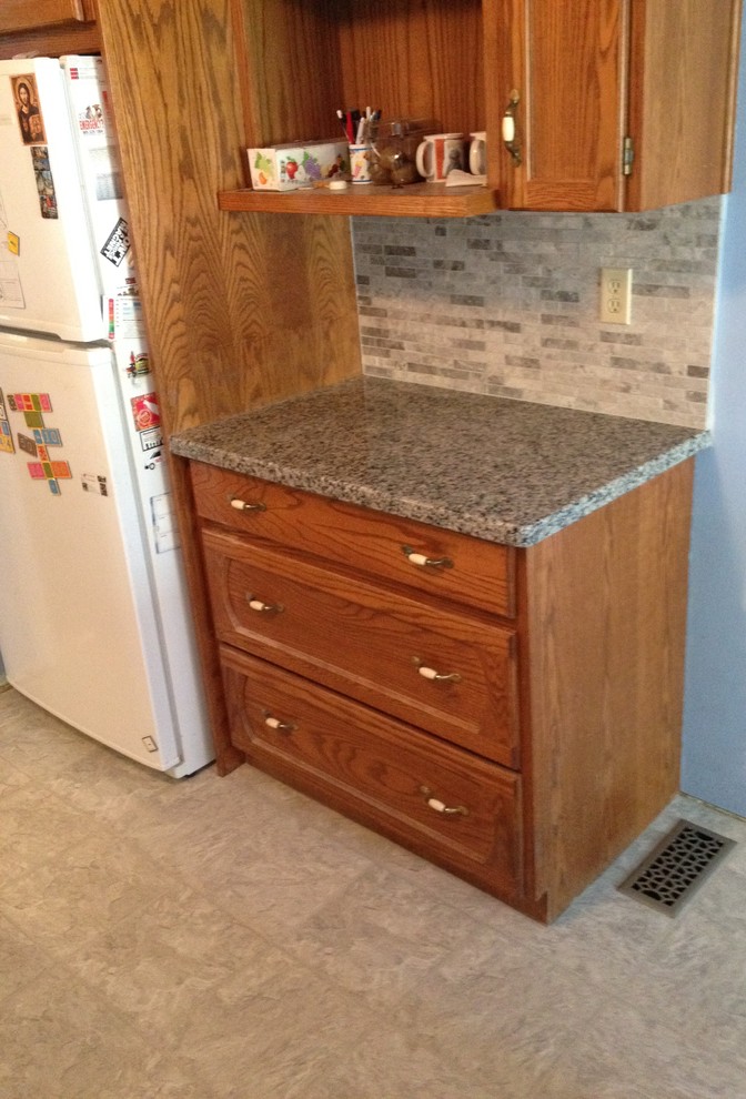 Kitchen - vinyl floor and gray floor kitchen idea in Toronto with an undermount sink, granite countertops, gray backsplash, marble backsplash, white appliances and an island