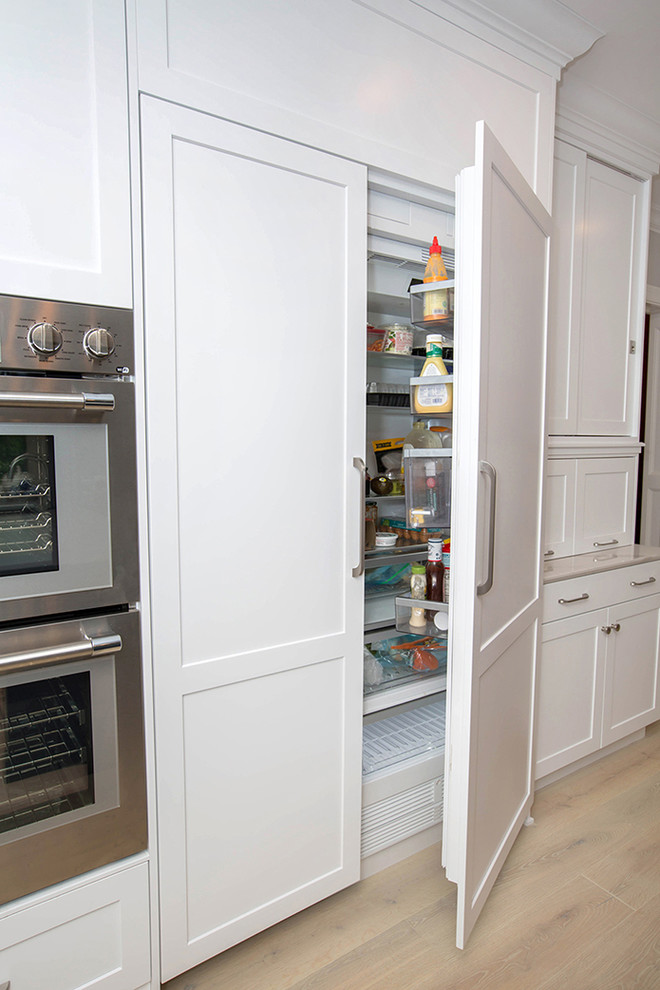 Kitchen - transitional kitchen idea in Cincinnati
