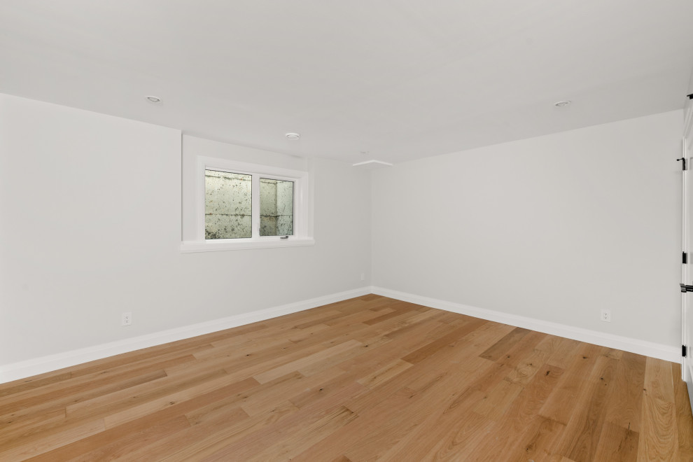 Home design - transitional home design idea in Vancouver