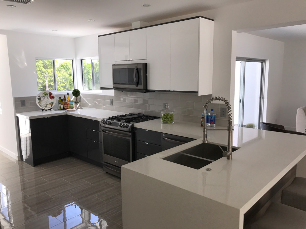 Kitchen - modern kitchen idea