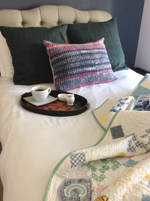 Example of a mid-sized trendy guest light wood floor bedroom design in Los Angeles with blue walls