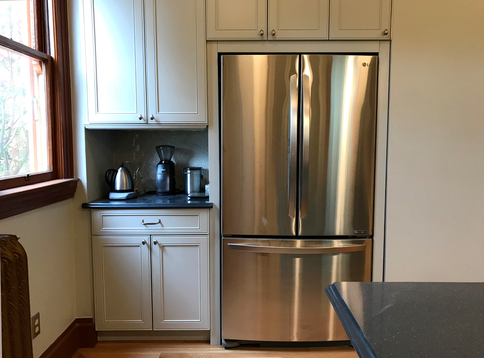 Mid-sized traditional u-shaped separate kitchen in Seattle with a farmhouse sink, shaker cabinets, grey cabinets, quartz benchtops, grey splashback, ceramic splashback, stainless steel appliances, medium hardwood floors, with island, brown floor and blue benchtop.