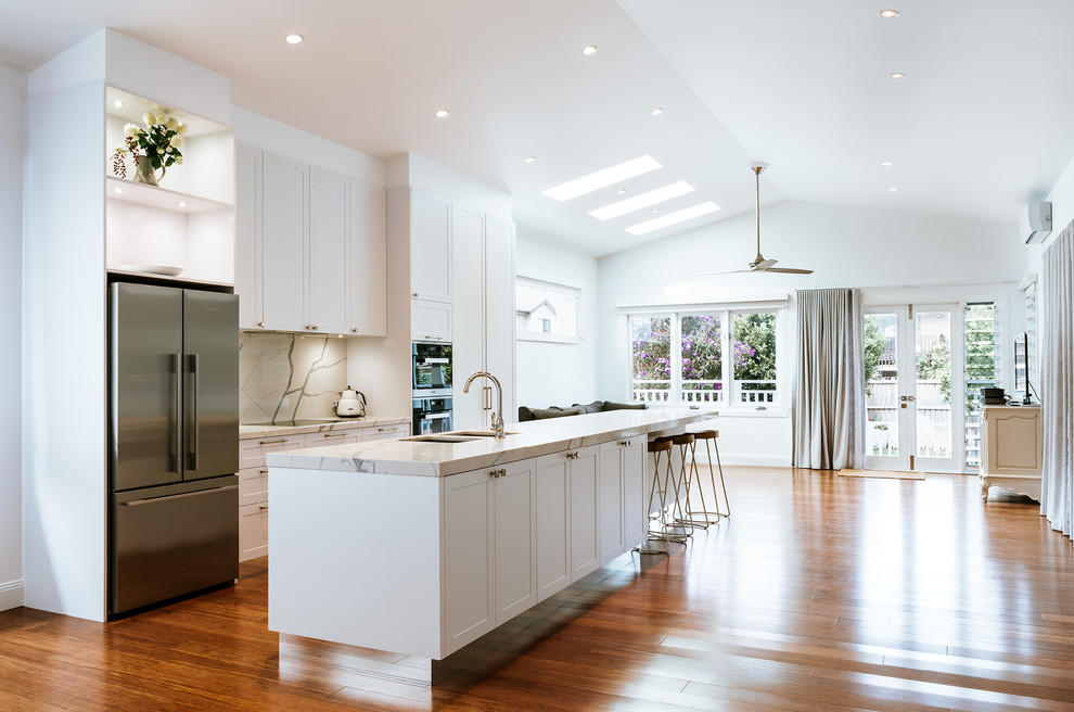 Modern eat-in kitchen in Sydney with quartz benchtops.