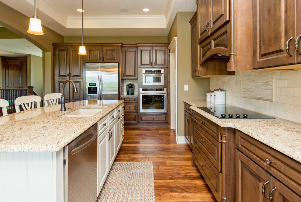Kitchen - transitional kitchen idea in Cedar Rapids