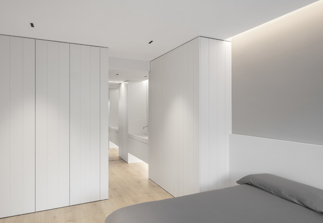 Reforma integral de un apartamento en Sabadell contemporary-bedroom