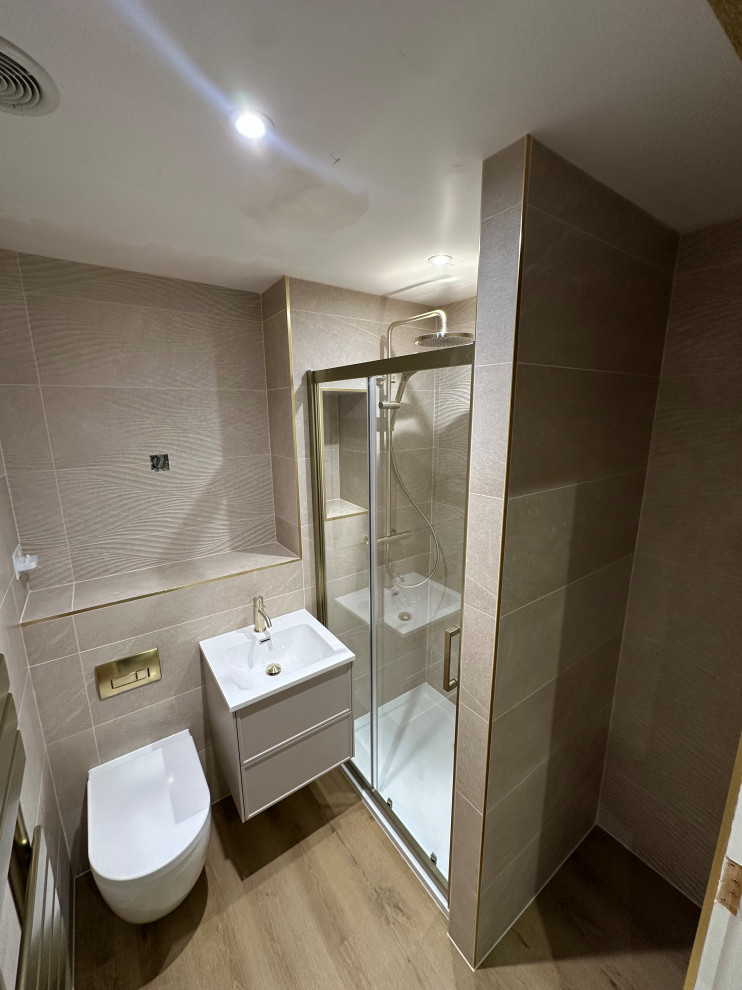 Modern Main Bathroom in Basingstoke