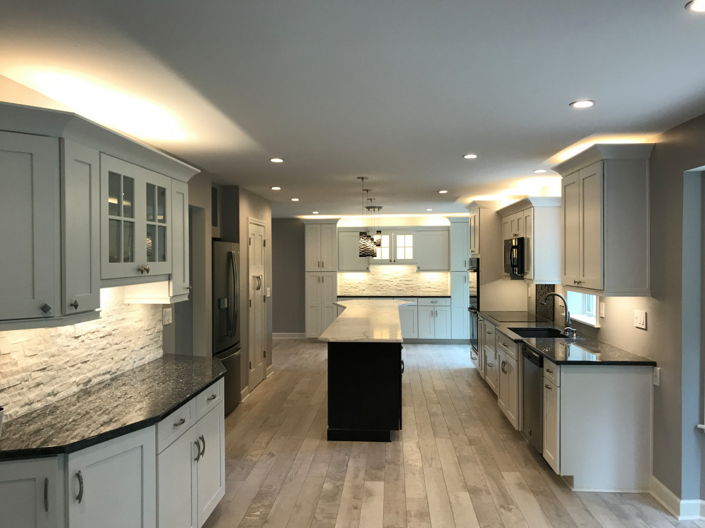Transitional kitchen photo in Cincinnati