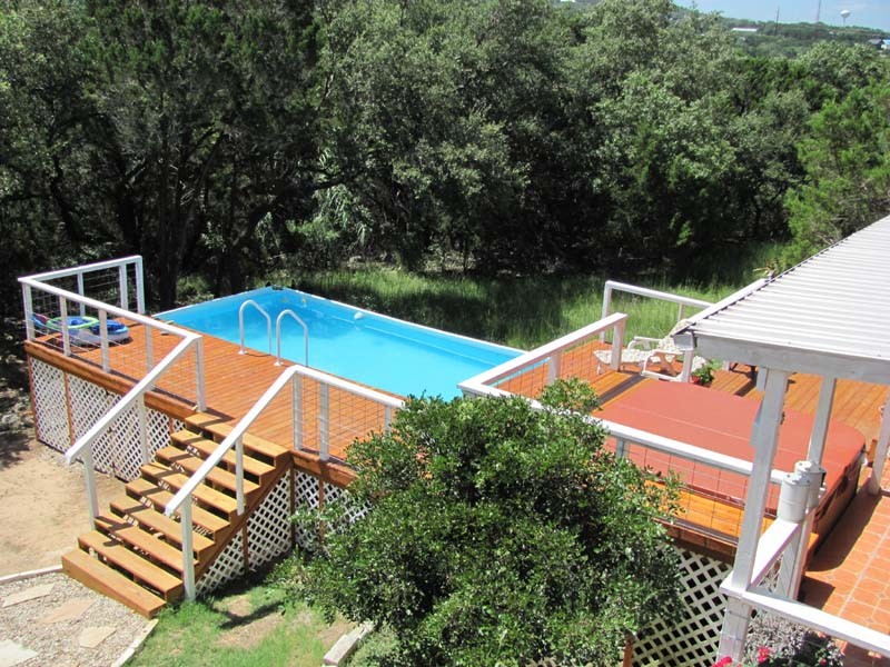 Transitional deck photo in Austin
