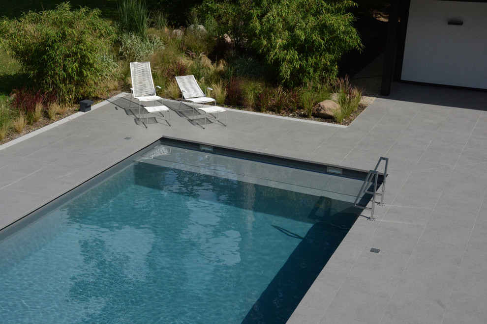 Modernes Sportbecken in rechteckiger Form in Berlin