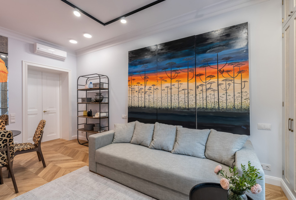 Гостиная с леопардом в зарослях борщевика