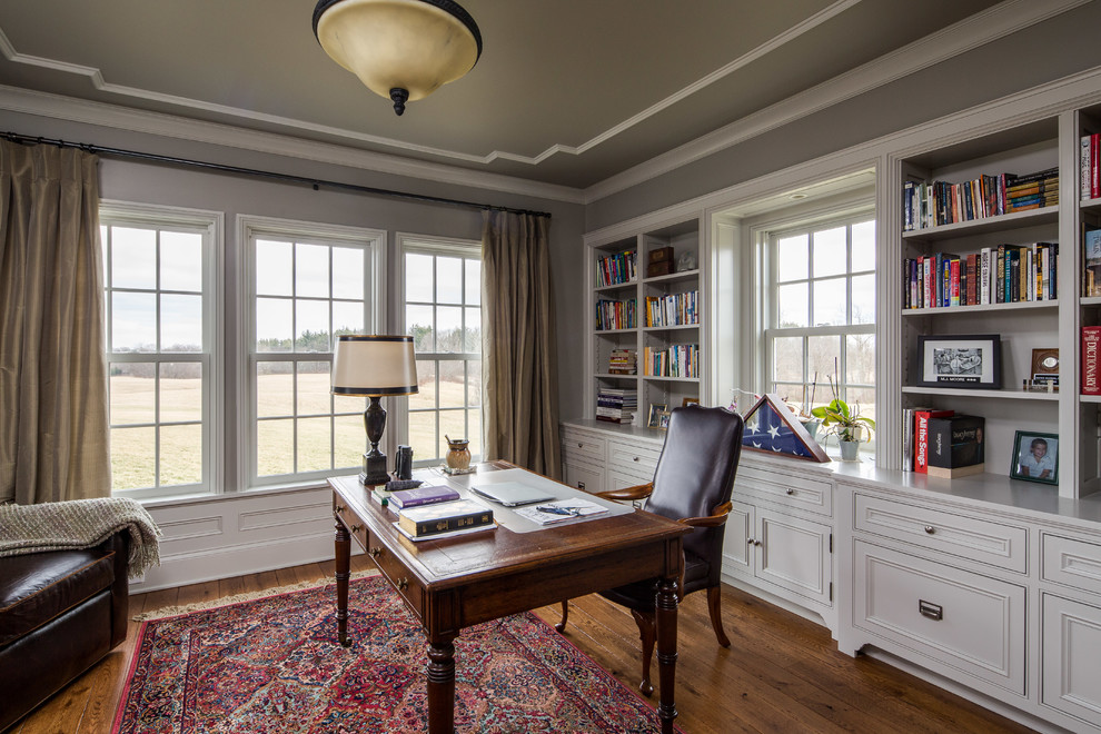 Inspiration for a traditional home office in Cincinnati.
