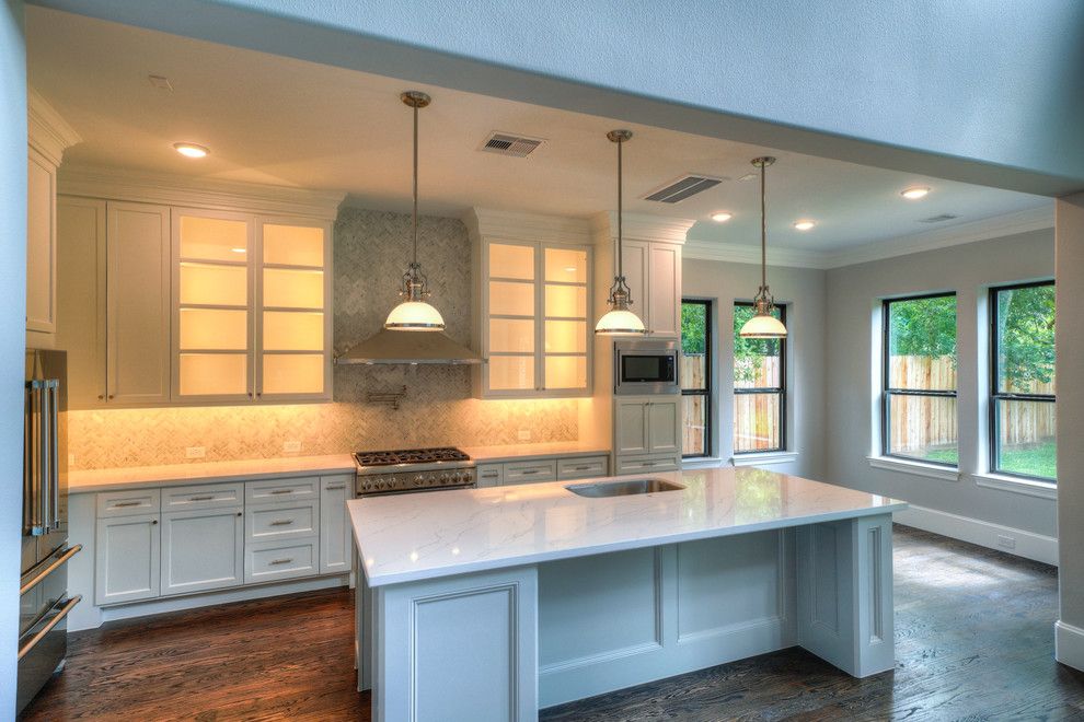 Inspiration for a transitional kitchen remodel in Houston