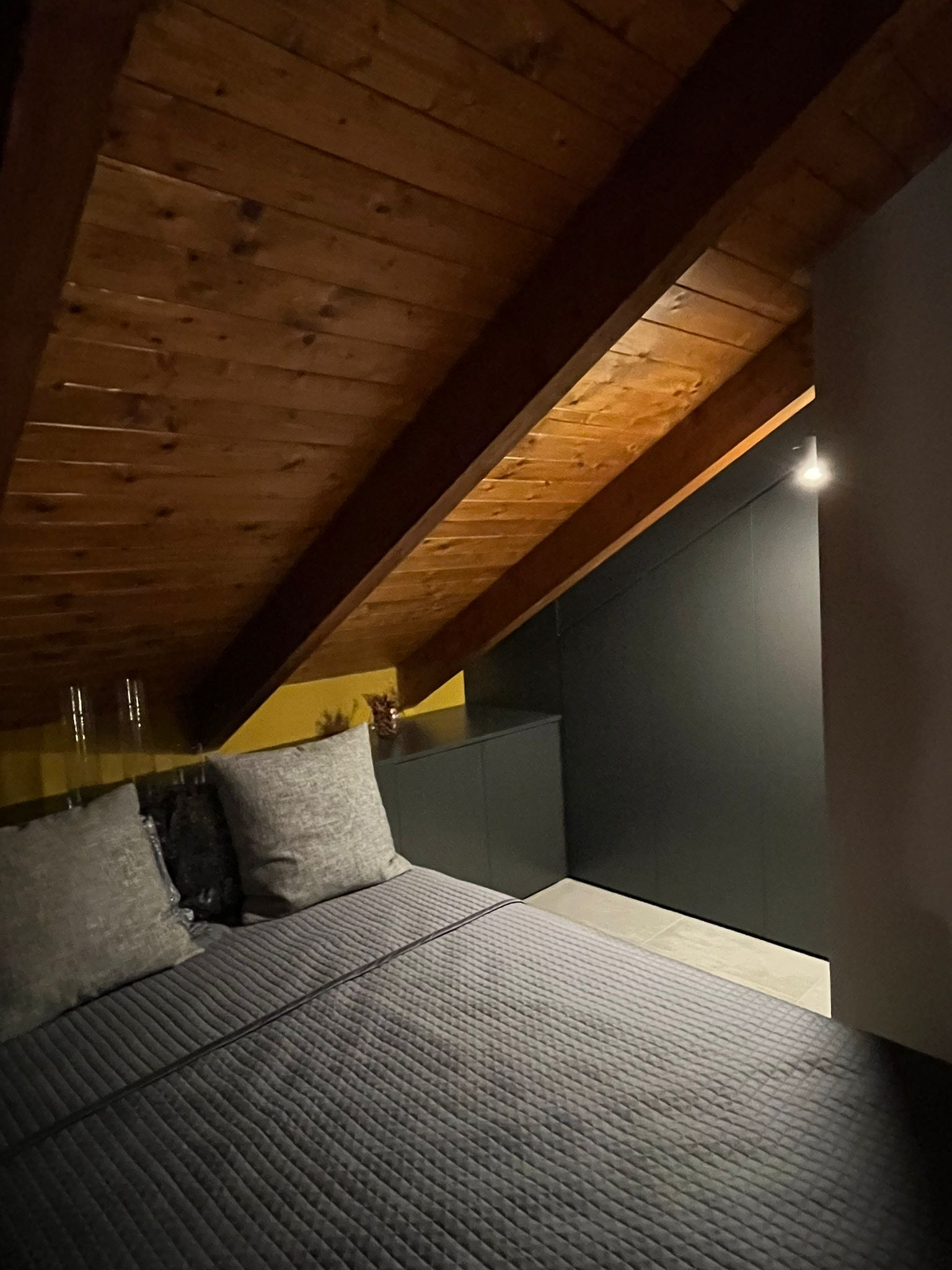 L'armadio retro letto su misura