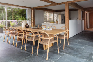 Calm, Stylish Home With Stunning Coastal Views (13 photos)