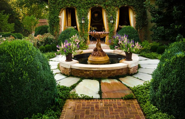 Colonial Revival mediterran-garten