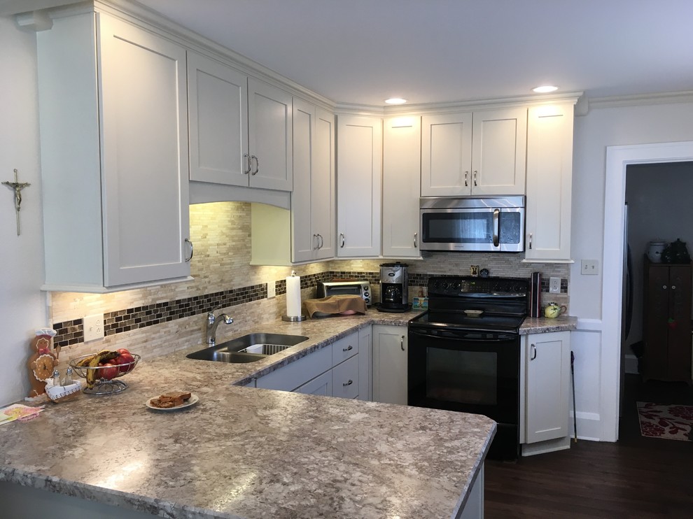Mid-sized transitional u-shaped vinyl floor eat-in kitchen photo with an integrated sink, shaker cabinets, white cabinets, laminate countertops, beige backsplash, mosaic tile backsplash, stainless steel appliances and a peninsula