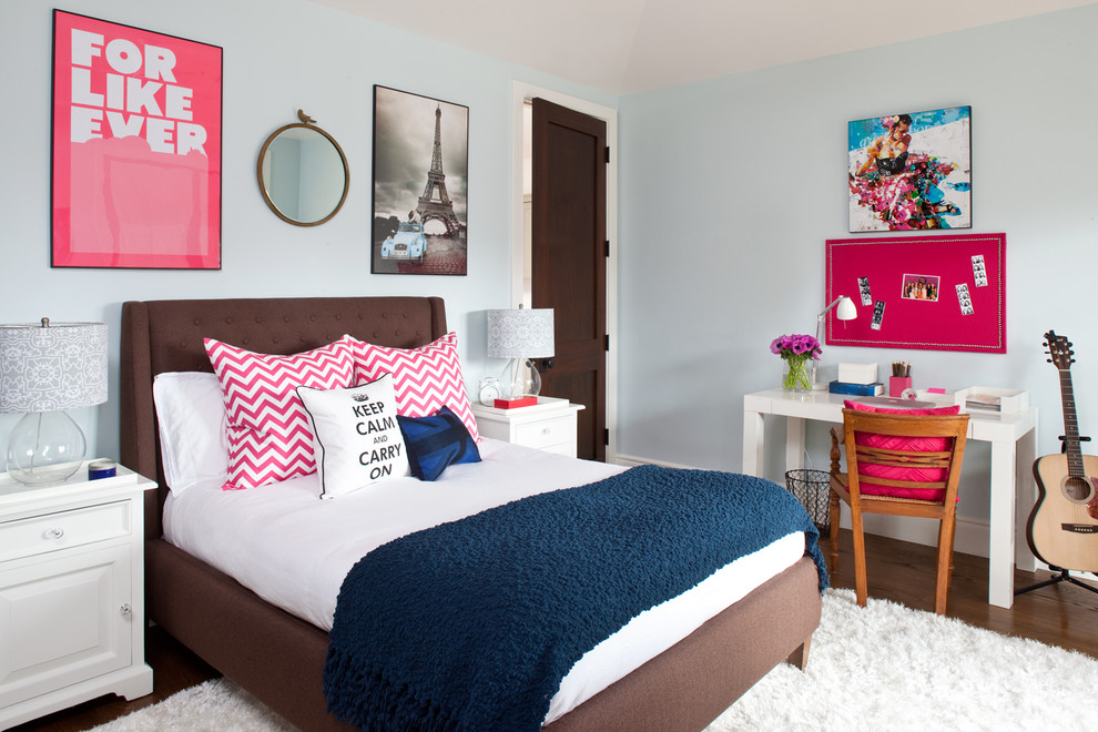 Design ideas for a beach style teen room in Los Angeles.