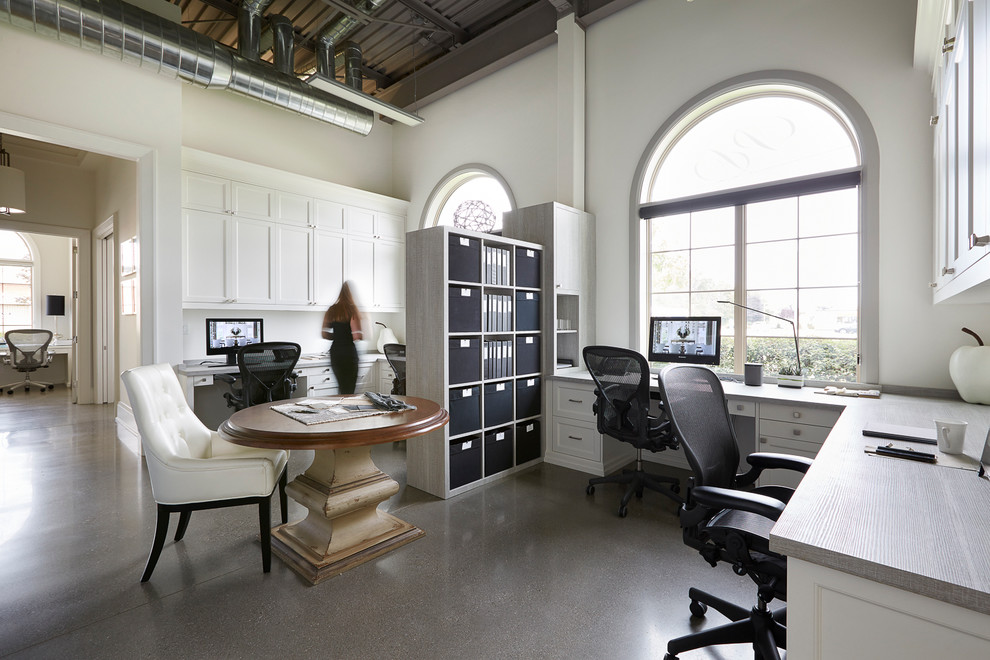 Inspiration for a large transitional home design remodel in Toronto