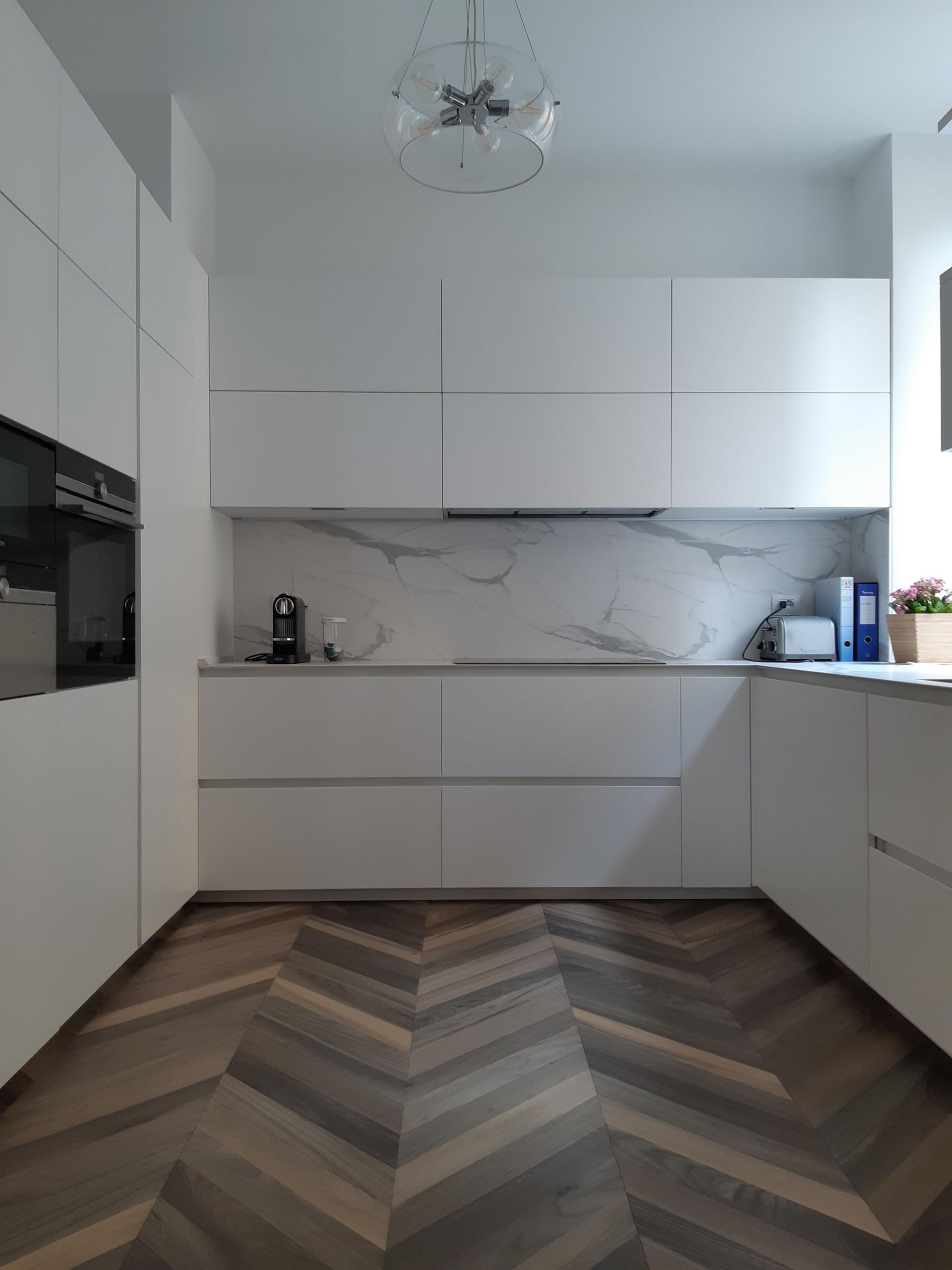 CORSO PLEBISCITI | Grande cucina bianca a "U"