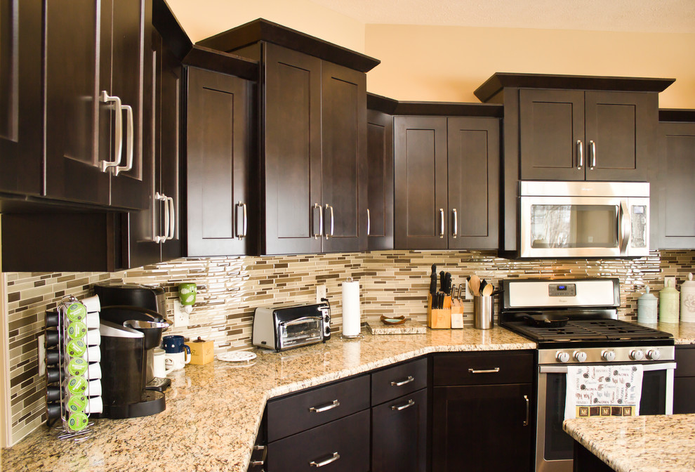 Transitional kitchen photo in Chicago