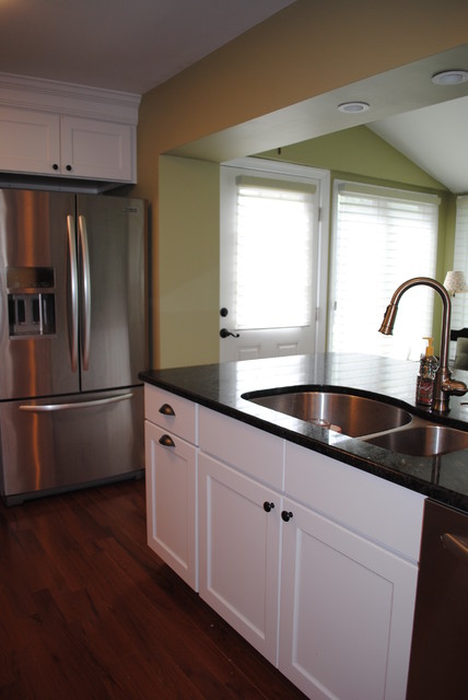Transitional Kitchen Expansion klassisch-modern-kueche
