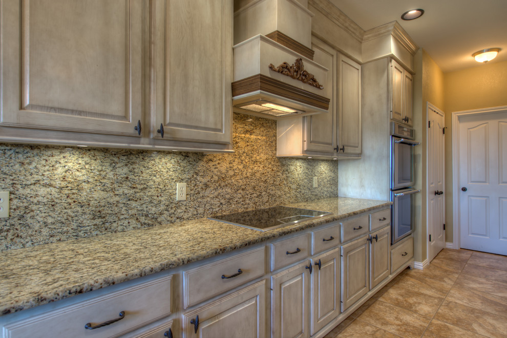 Example of a mid-sized mountain style l-shaped eat-in kitchen design in Austin with a single-bowl sink, wood countertops, stainless steel appliances and an island